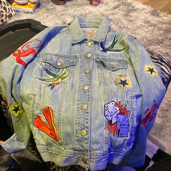 Mo & Co denim jacket with rockabilly patch theme, birds stars dice/ bird & love - Picture 1 of 7